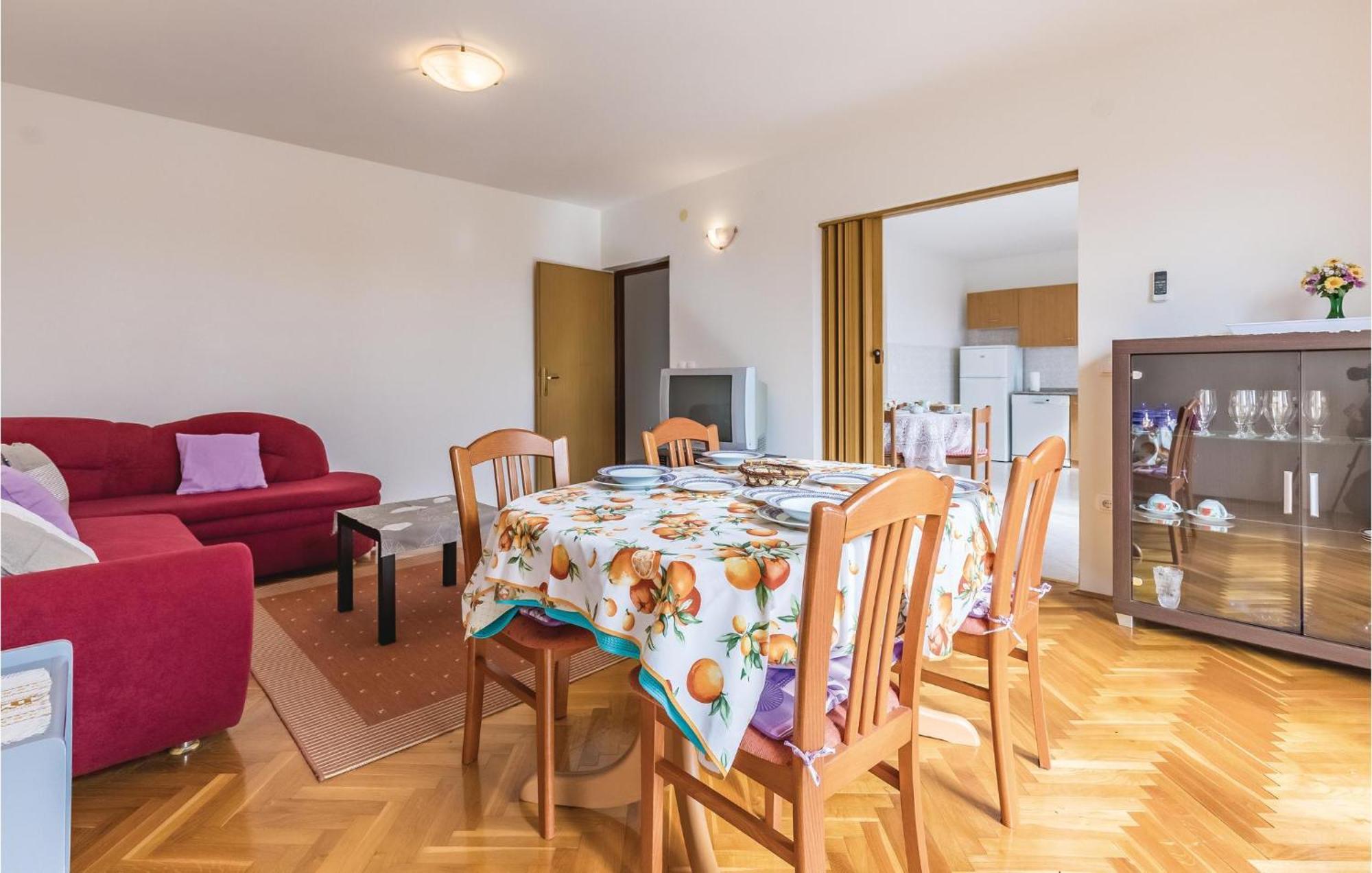 6 Bedroom Nice Home In Segotici 외부 사진