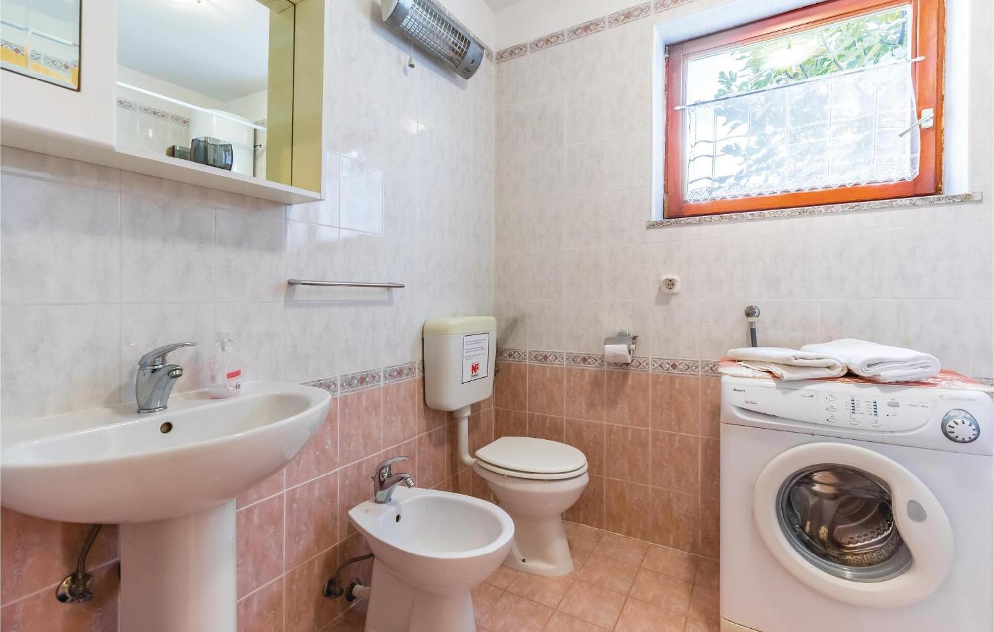 6 Bedroom Nice Home In Segotici 외부 사진