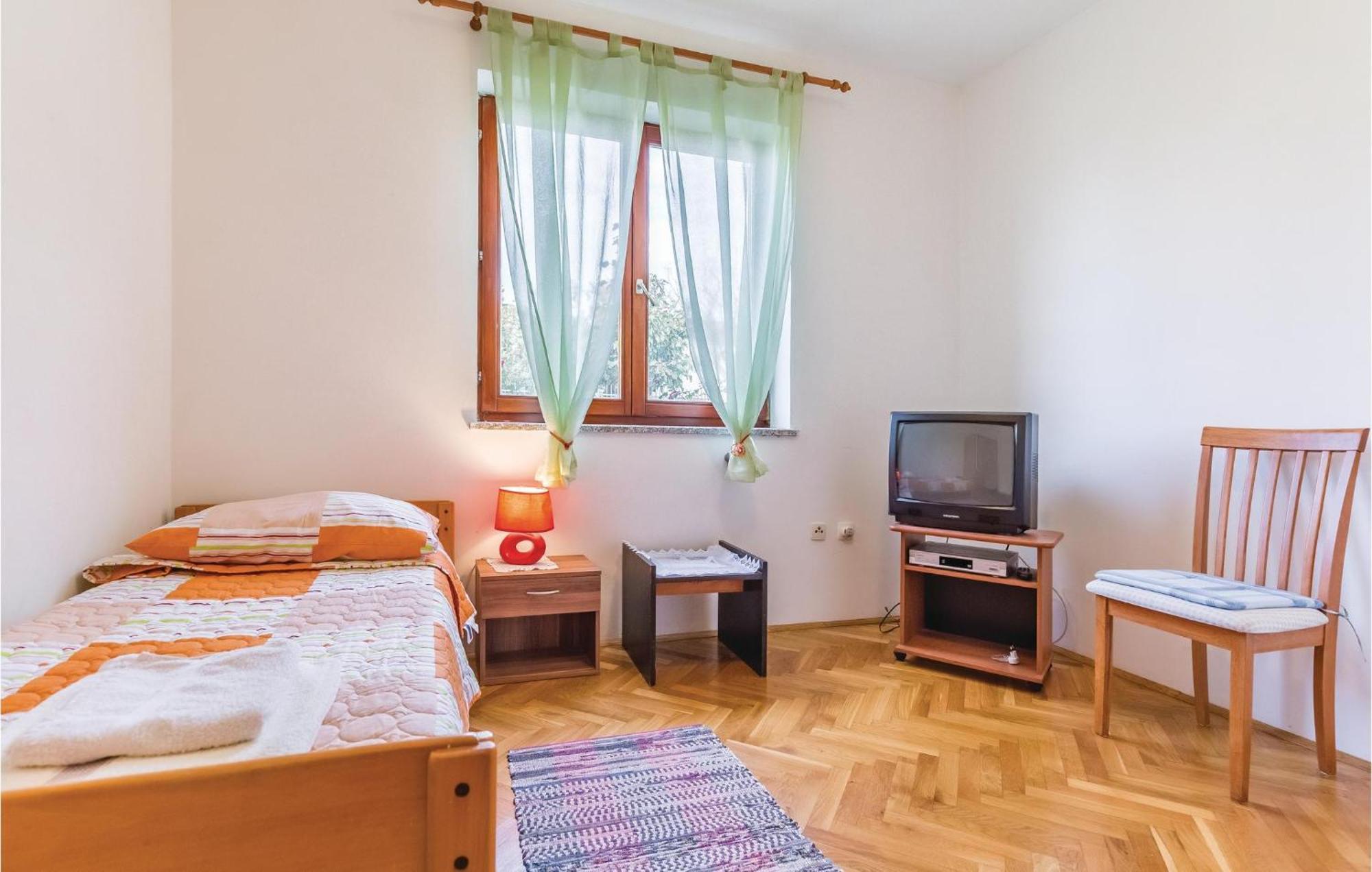 6 Bedroom Nice Home In Segotici 외부 사진